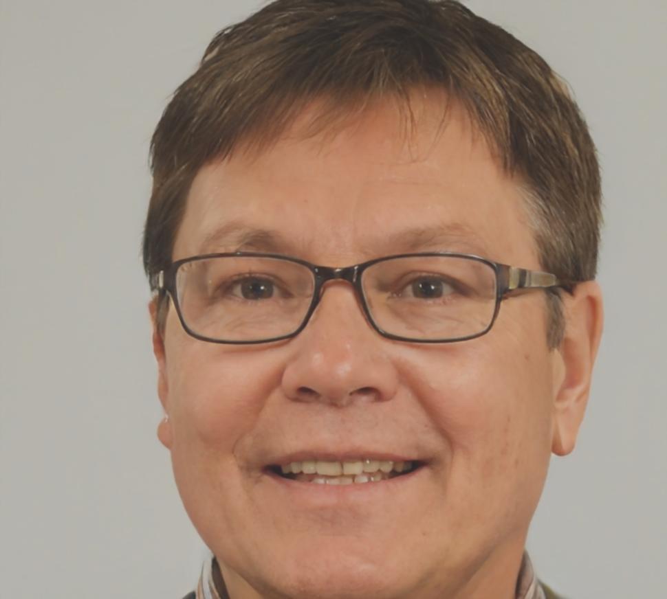 Portrait de Rémi Dubois, expert en maquillage professionnel